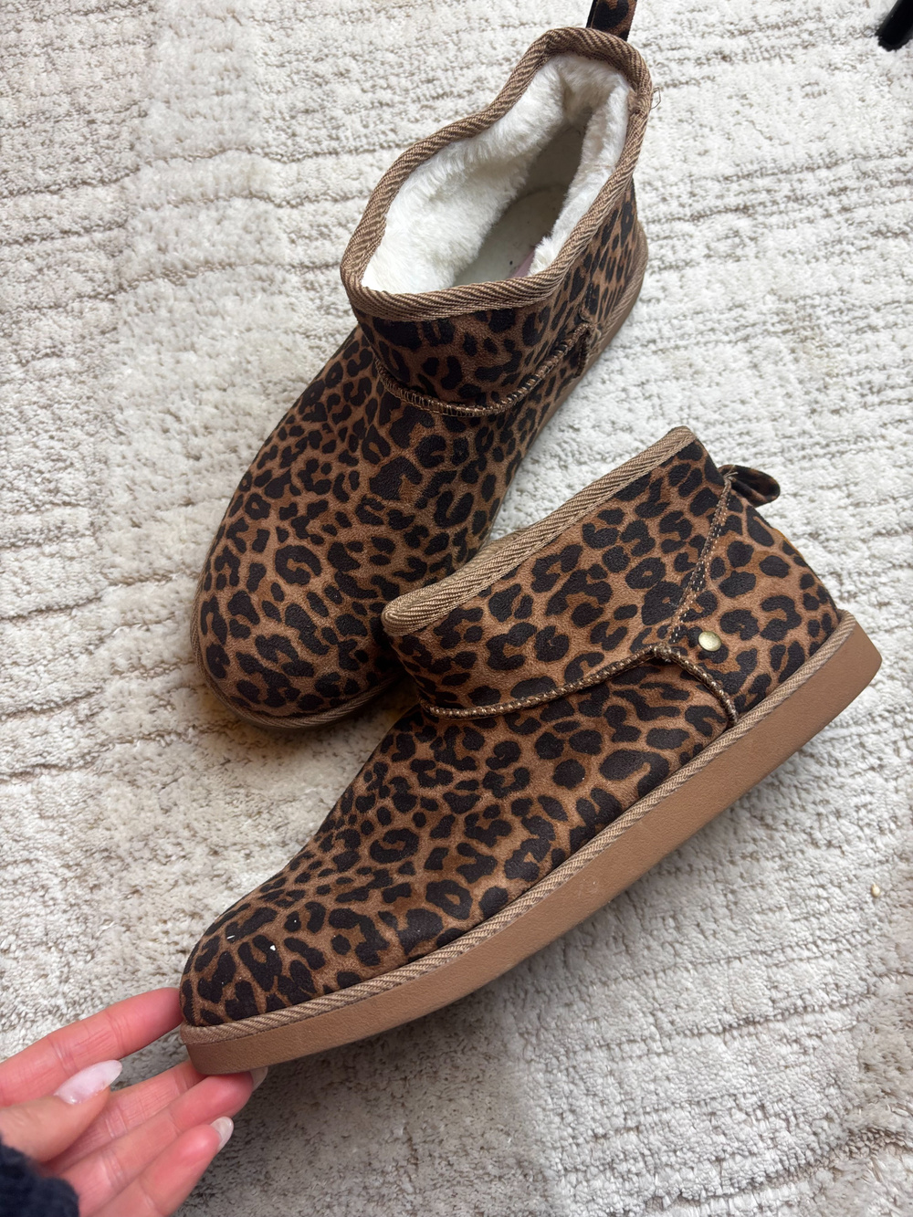 Sugar Faux Fur Leopard Print Slipper Boots Size 9